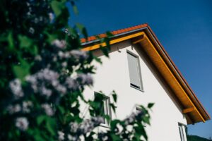 住宅ローンの繰上げ返済と保険、どっちを選ぶべき？